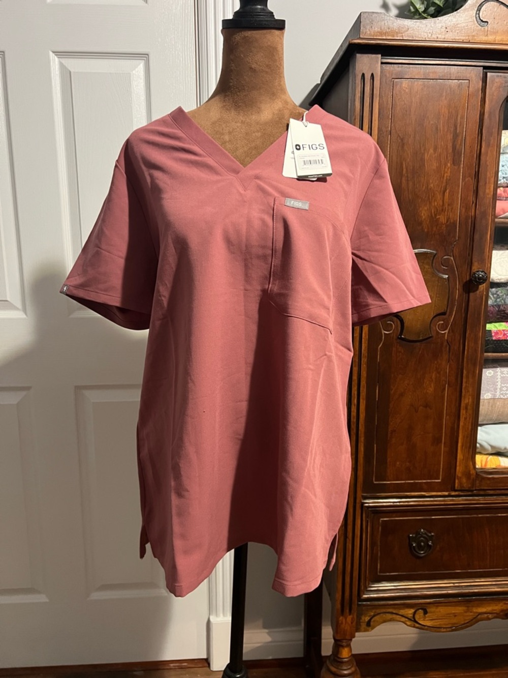 Figs V-Neck Scrub Top in mauve